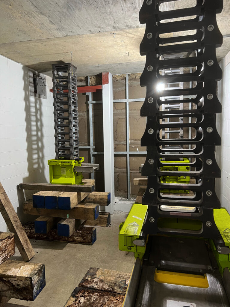 Photo of a hydraulic cube jack system from LGH, jacking up a load on an industrial jobsite