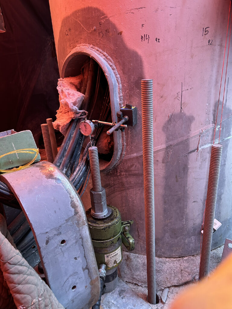 monopole testing with a hydraulic ram with gauge from LGH