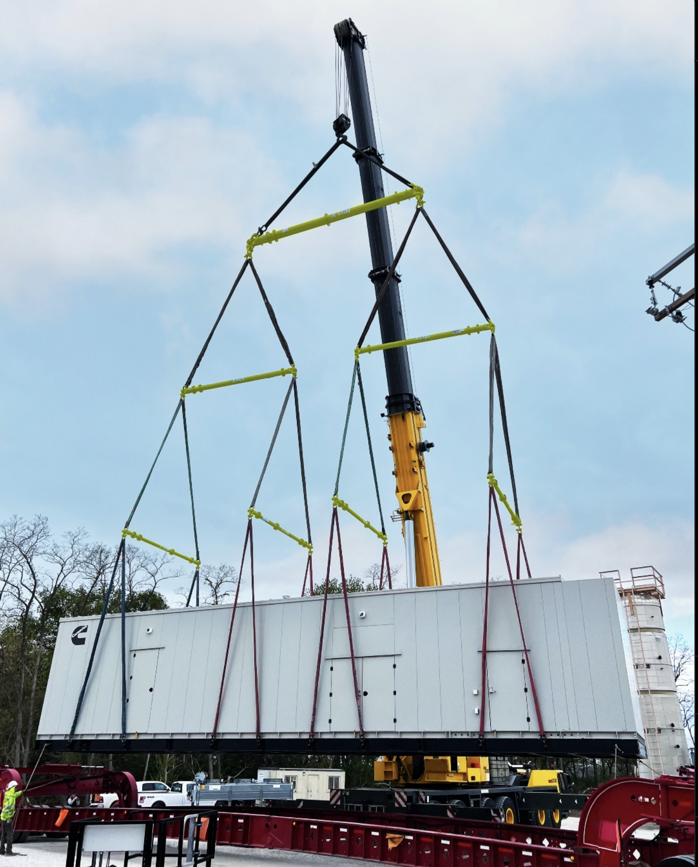 Photo showcasing a christmas tree style rigging configuration with multiple spreader bars.