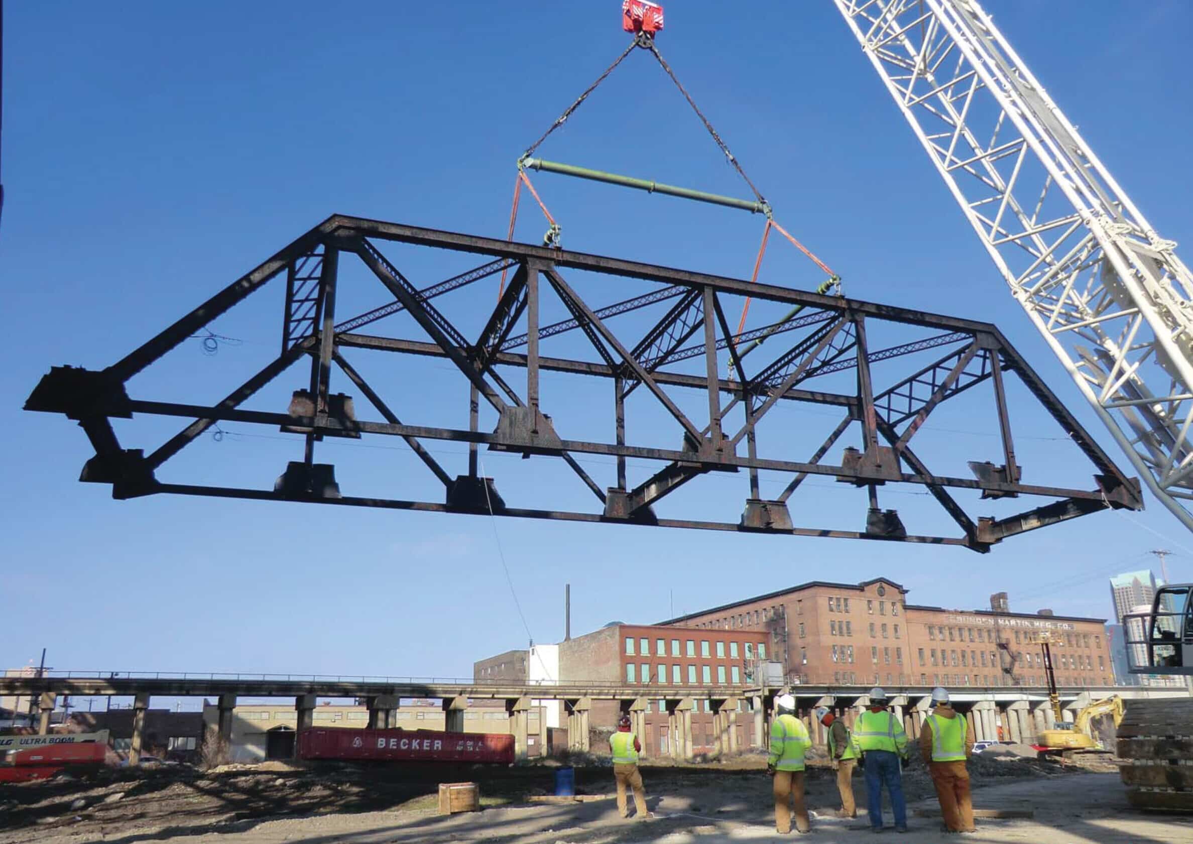 LGH spreader bar lifting a bridge truss