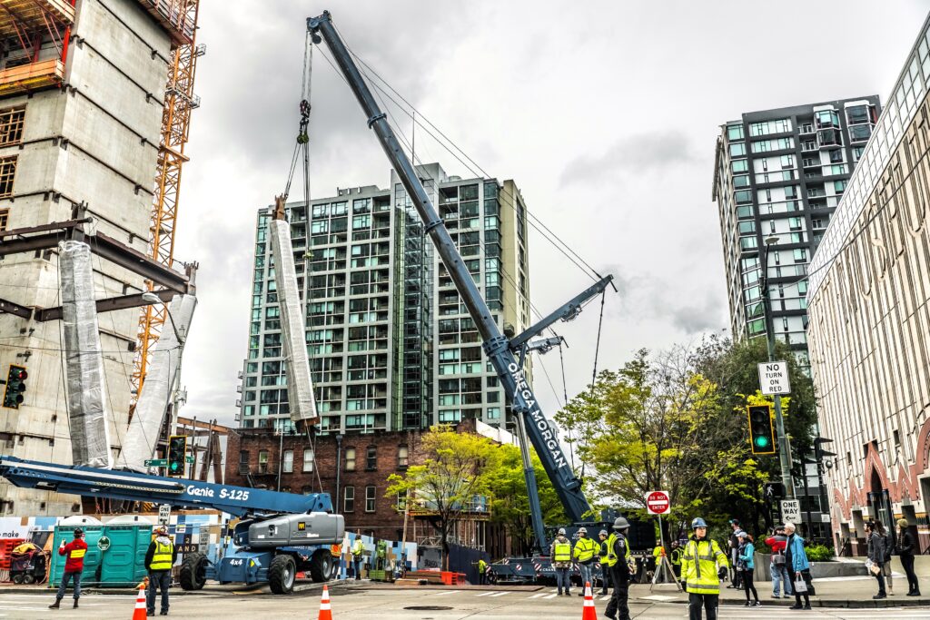 A crane with LGH rigging from an LGH case study post