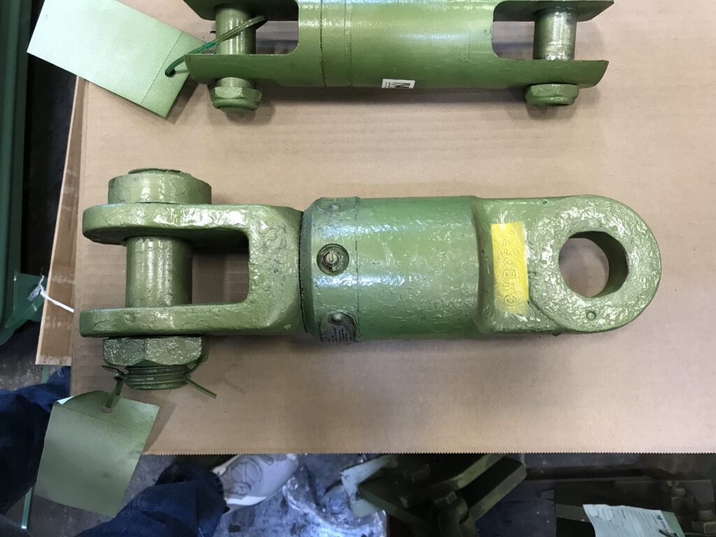 Product picture of a jaw and eye heavy duty lifting swivel from LGH.