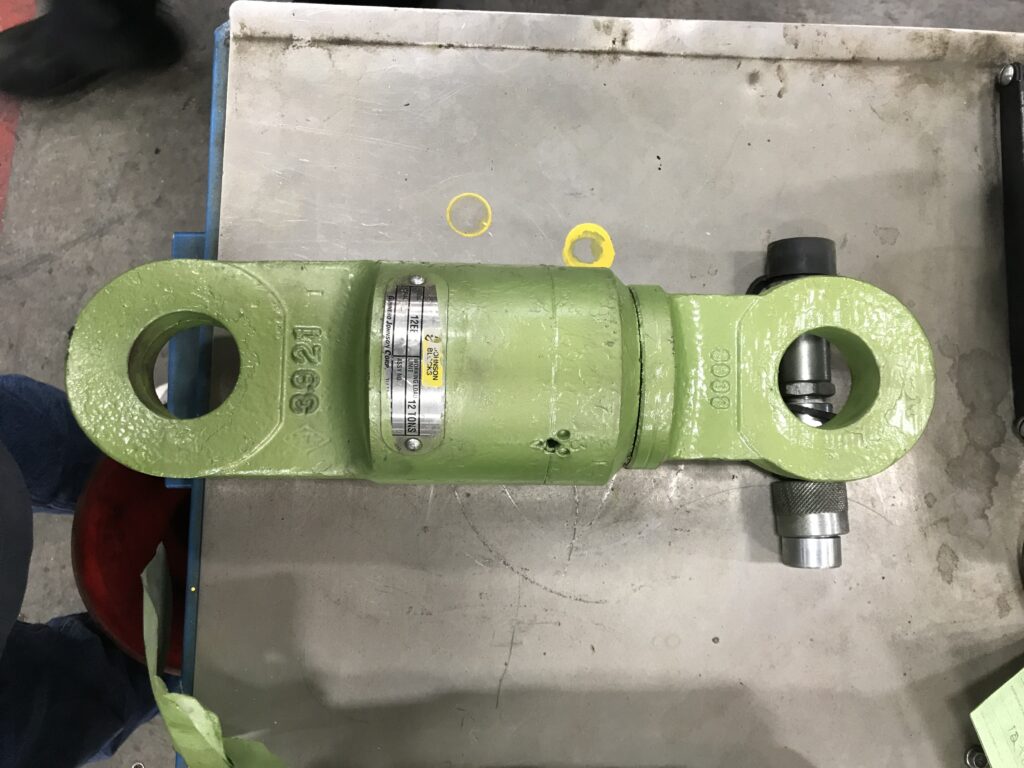 Product picture of a eye and eye heavy-duty lifting swivel from LGH.