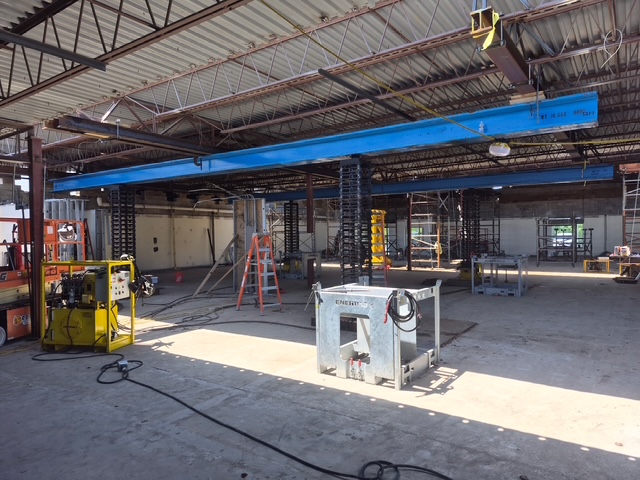 cube jack steel cribbing jack system on a jobsite