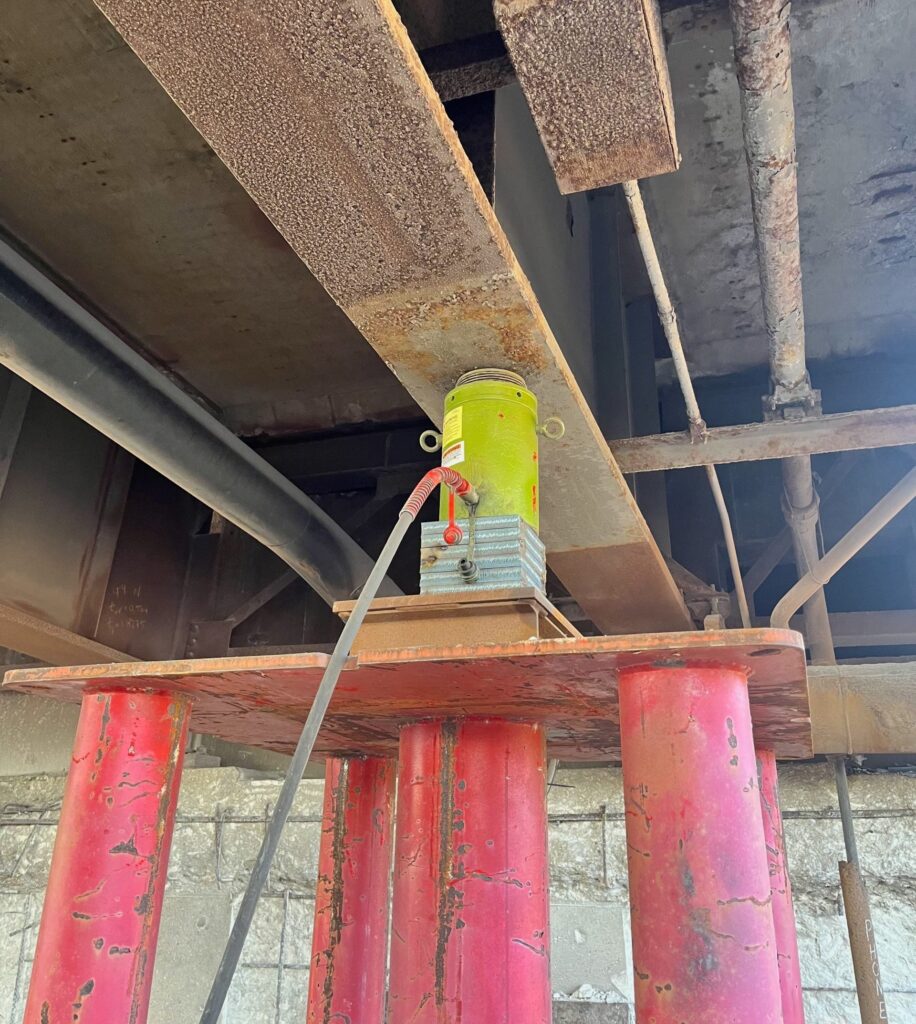 A hydraulic ram cylinder from LGH supporting a bridge