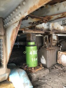hydraulic cylinder jack jacking a bridge