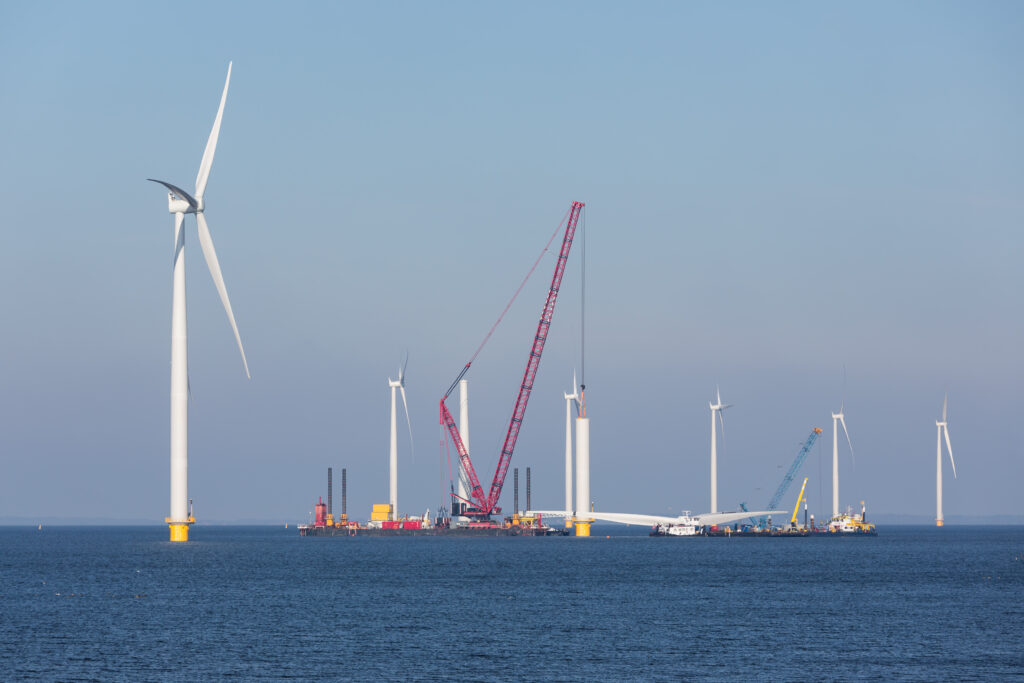 wind farm construction offshore crane lift