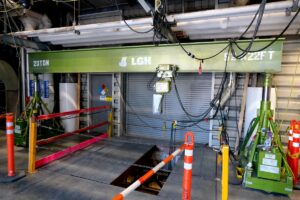 Hydraulic gantry crane and electric chain hoist on jobsite